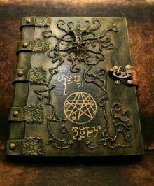 "Азатот", "Потомок", "Книга"